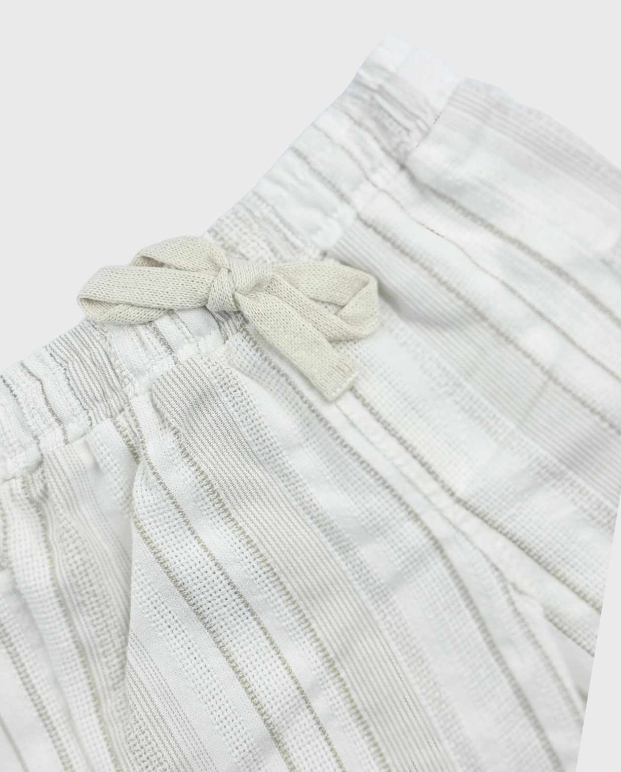 Conjunto Bermuda Bolsillos Rayas Niño Detalle