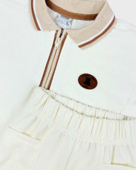 Conjunto Bermuda y Polo Blanco Detalle