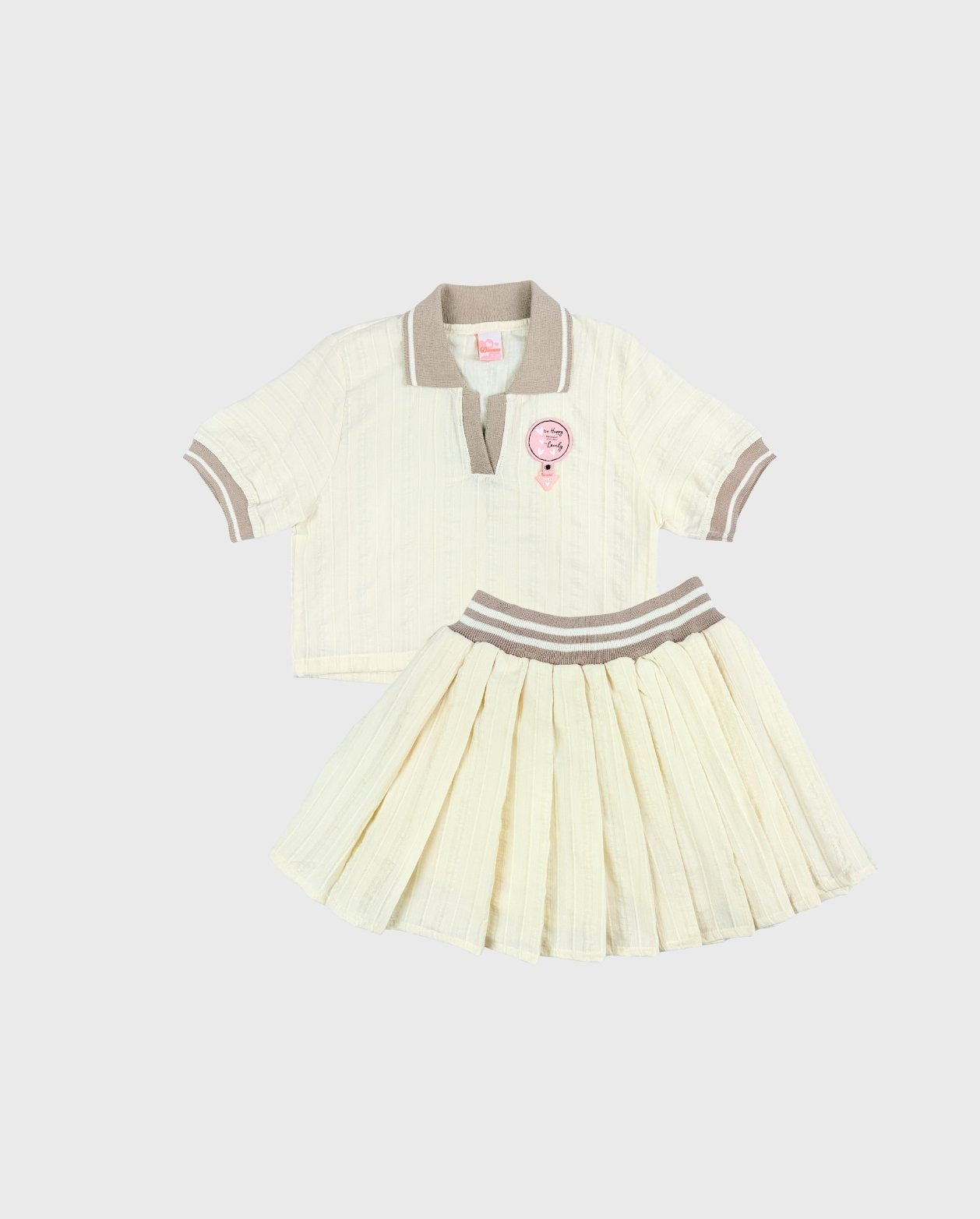 Conjunto Falda Short Plisada Con Blusa Tipo Polo Beige