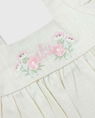 Conjunto Pantalón Denim Con Flor Bordada Beige Detalles