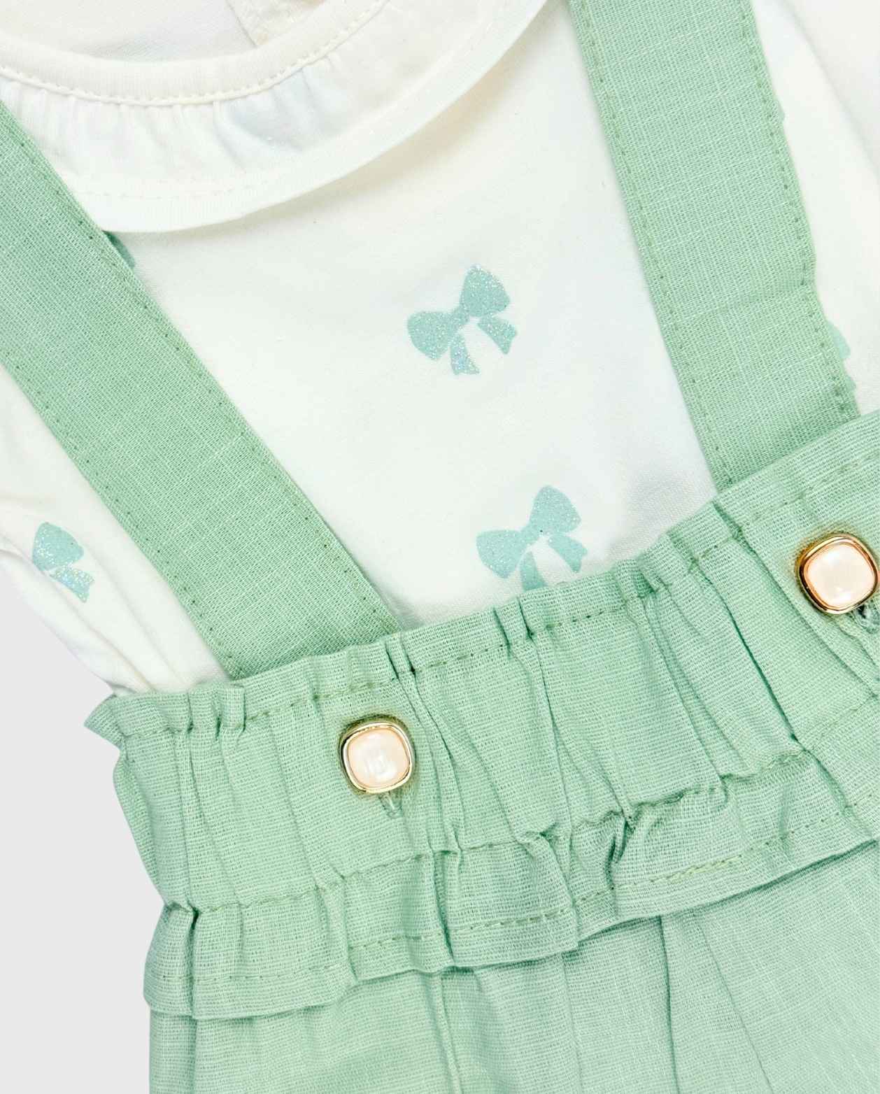 Conjunto Short Con Tirantes y Moños Verde Detalle