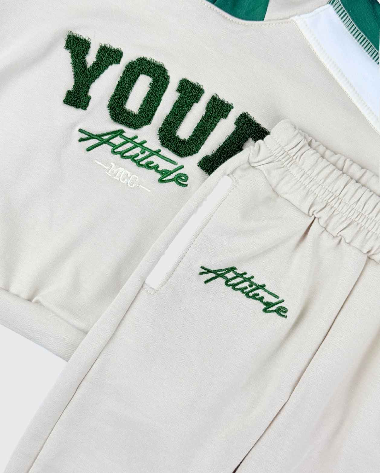 Conjunto Sudadera Deportiva “YOUR” Detalle
