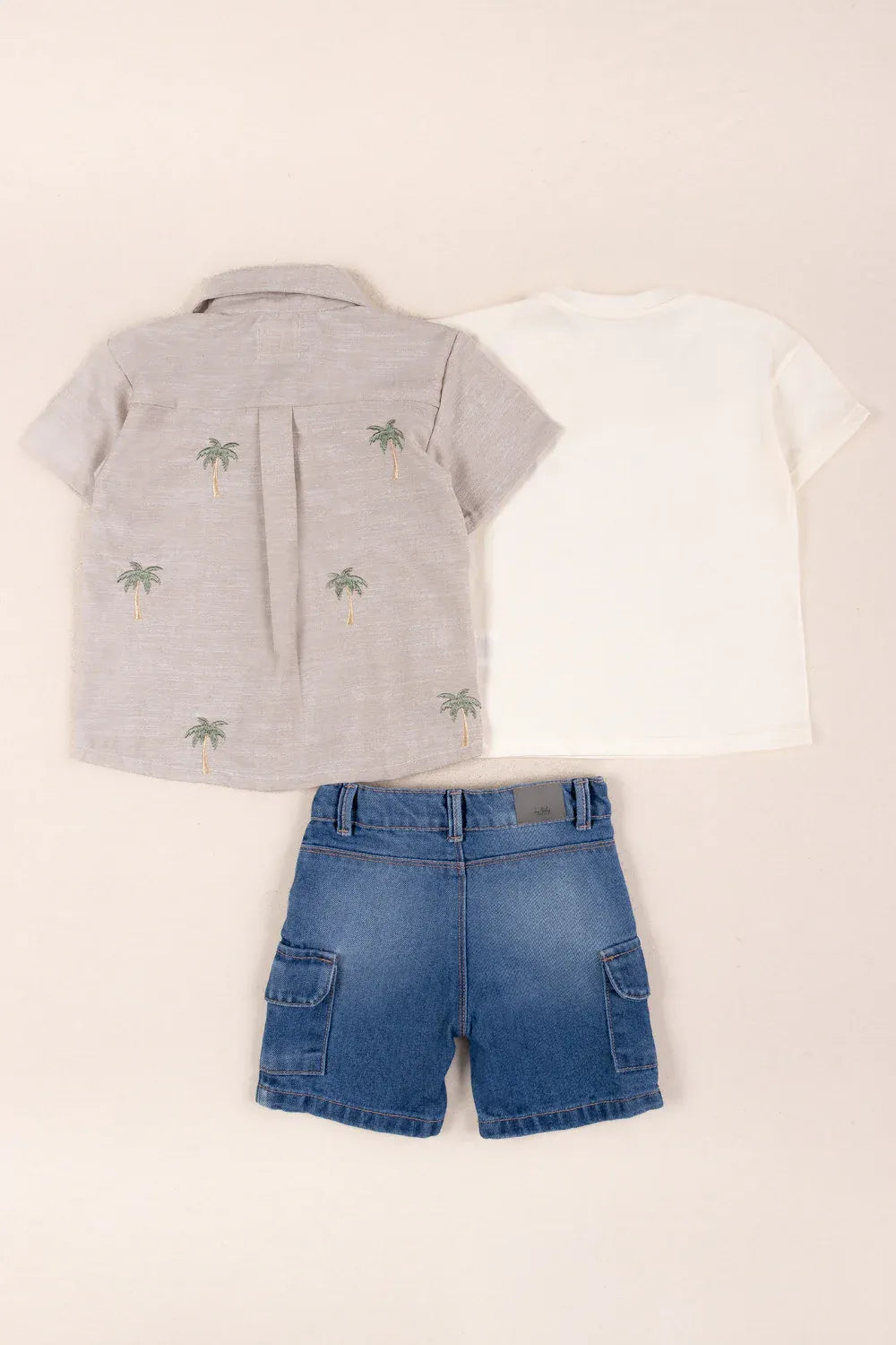Conjunto Bermuda y Camisa Palmeras gris diseño