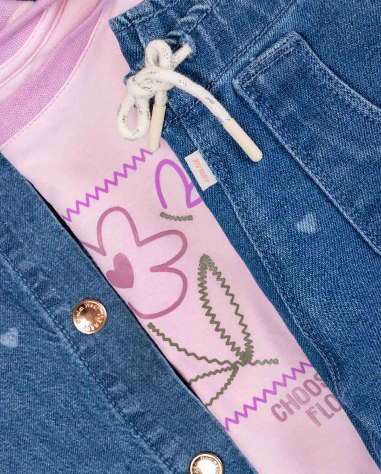 Conjunto Denim Estampado Corazones Flores