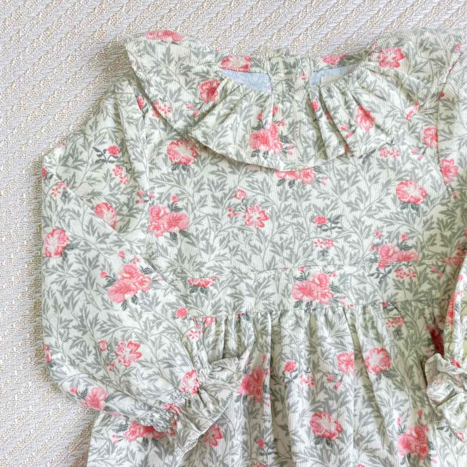 Conjunto Manga Larga Flores detalle