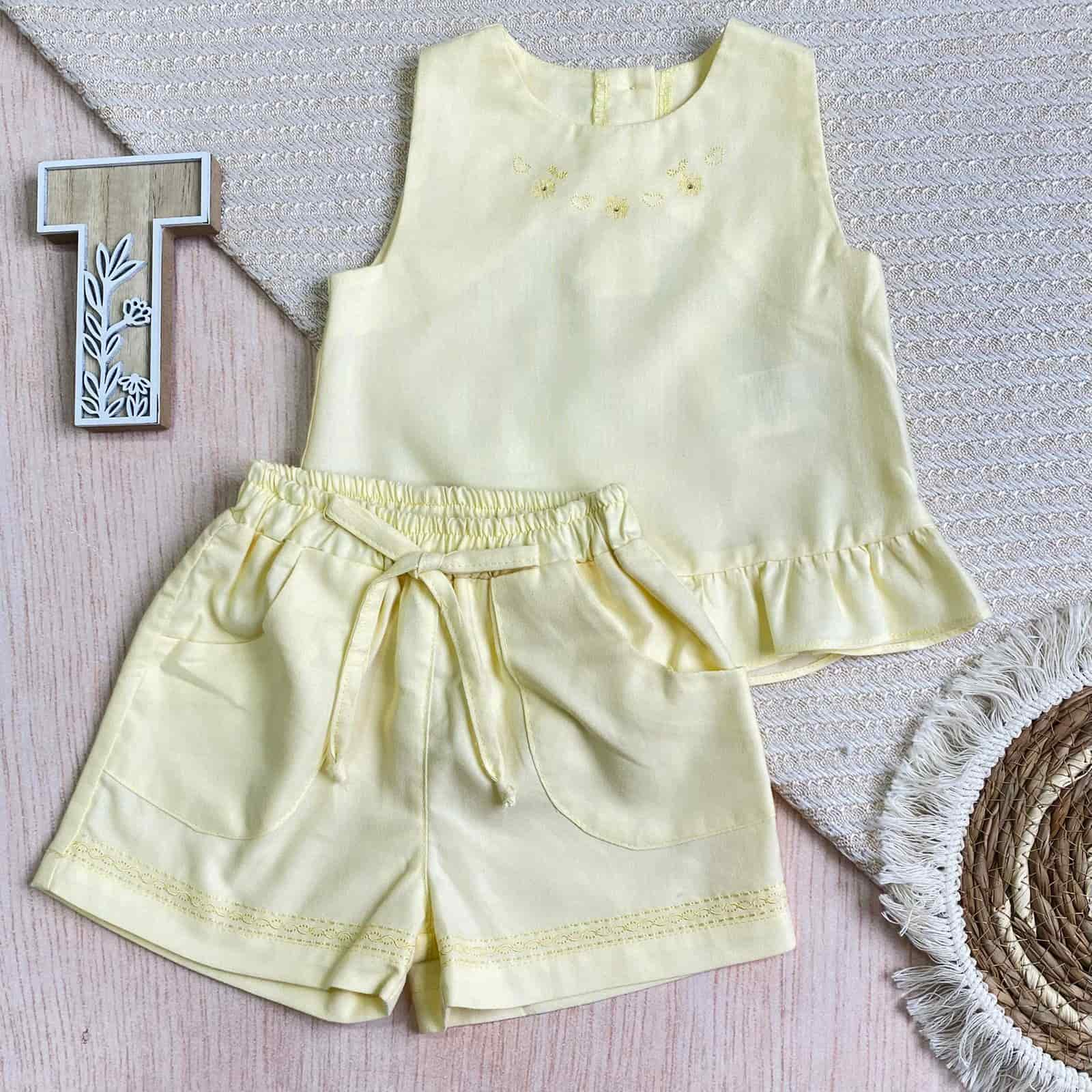 Conjunto Short Bordado Amarillo