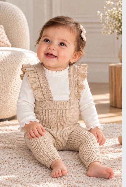 Medias Leotardo Con Tirantes Volantados Beige Cóndor Modelo