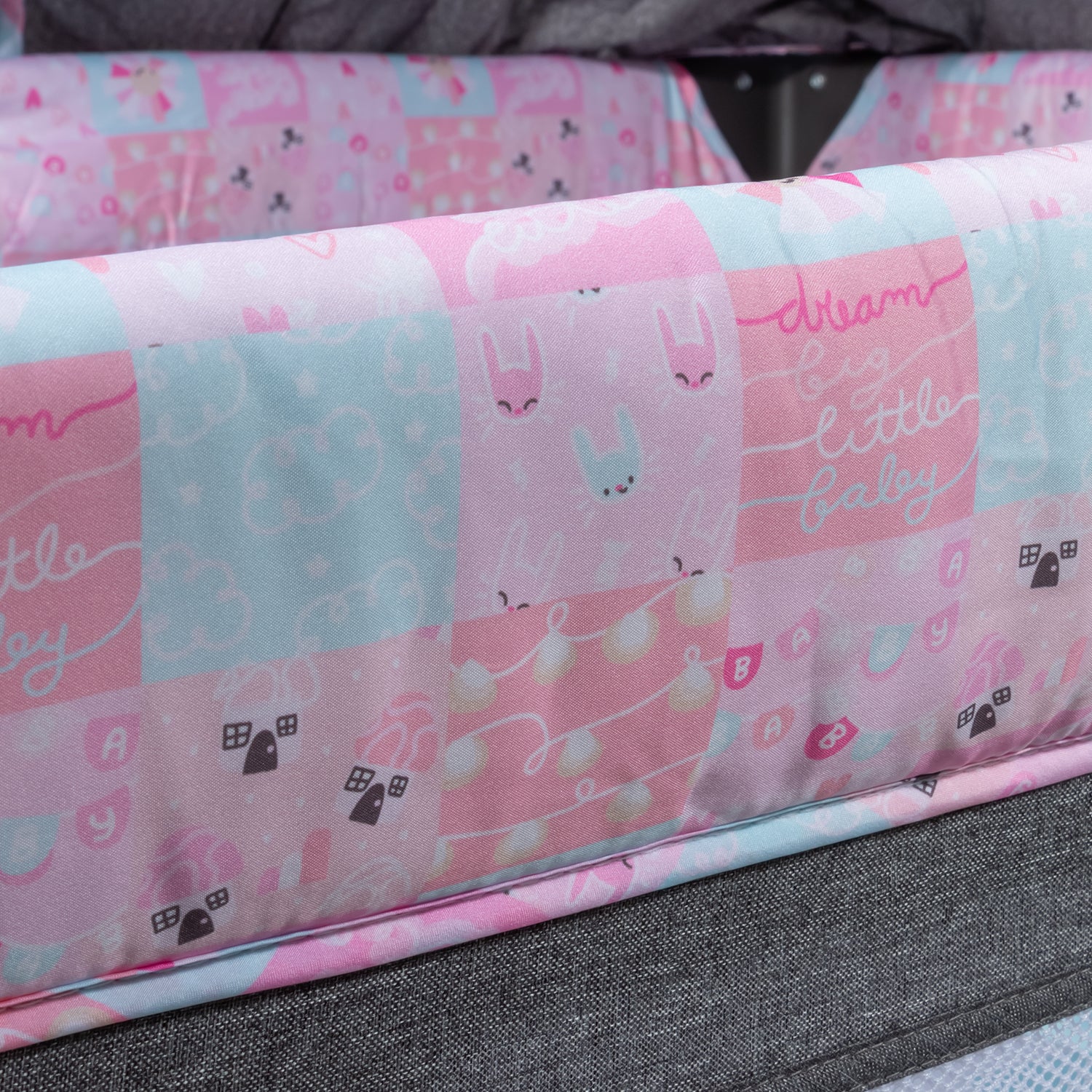 Cuna Corral Colecho Dacora Gris/Rosa Ebaby® Estampado