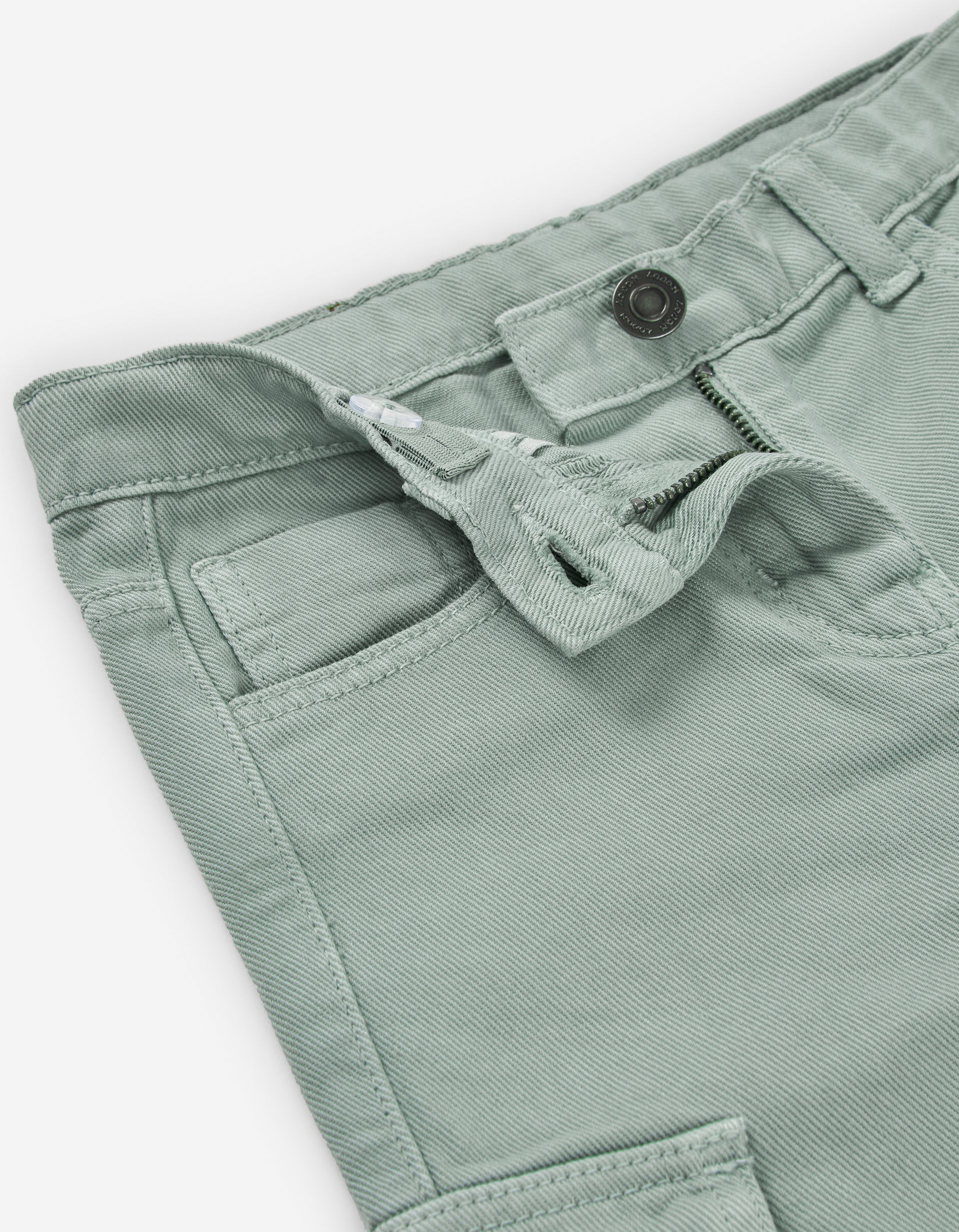 Detalle cintura botón cremallera pantalón verde menta Zippy