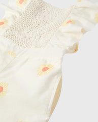 Enterizo Bordado Margaritas Blanco Zippy® detalle