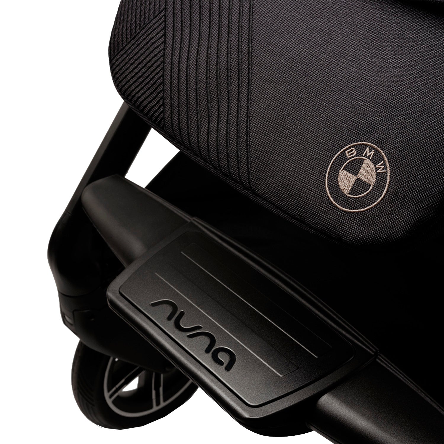 Coche Compacto Mixx Next Element BMW Nuna reposa pies