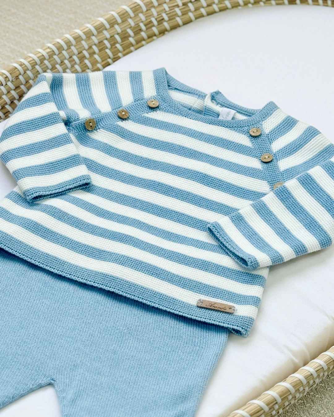 Primer Día Tricot Rayas Azul Martin Aranda Detalle Niño