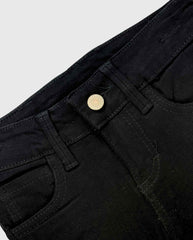 Pantalón Clásico Denim Negro Detalles