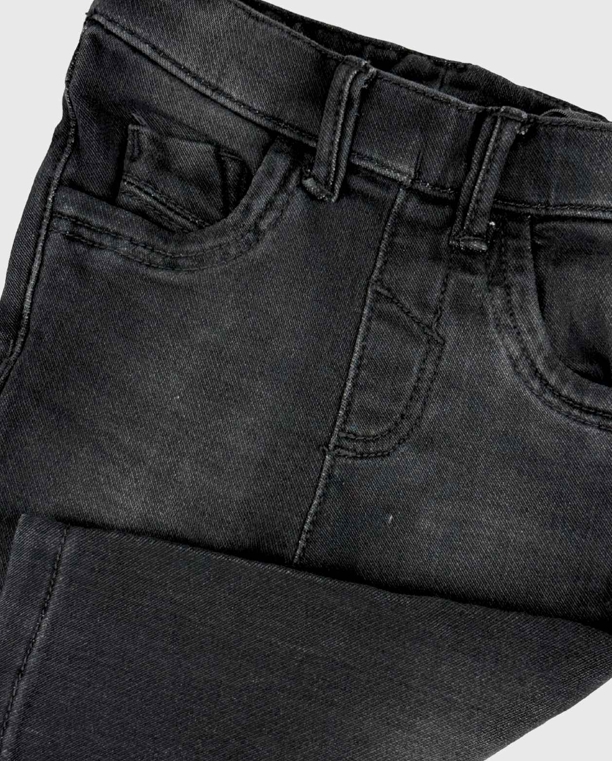 Pantalón Over Denim Negro Medio Detalle