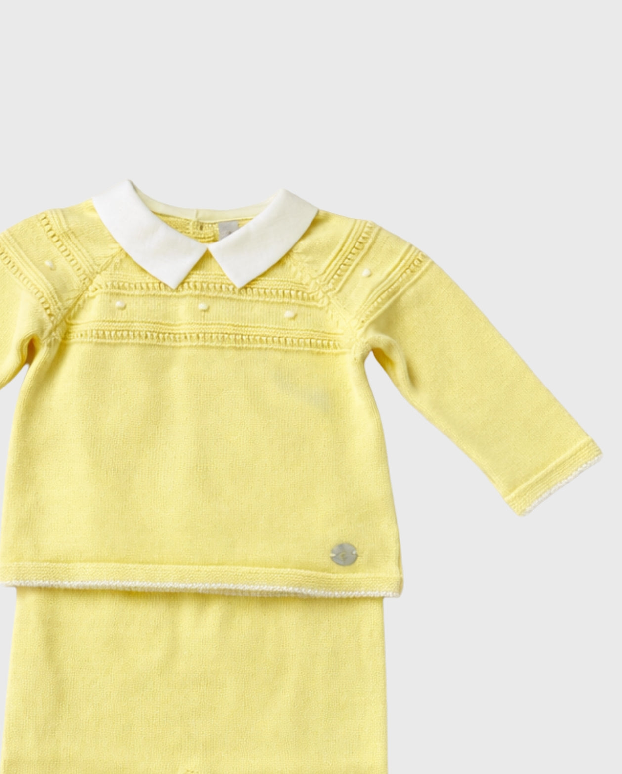 Primer Dia Tricot Cuello Amarillo Martin Aranda detalle