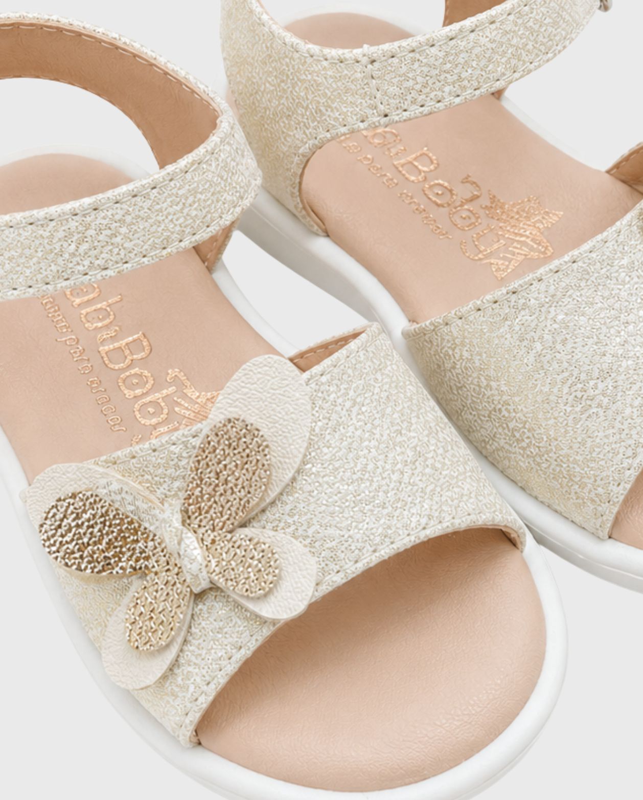 Sandalias Detalle Mariposa Dorado detalle