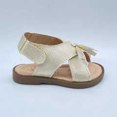 Sandalias Para Niña Velcro Dorado detalle