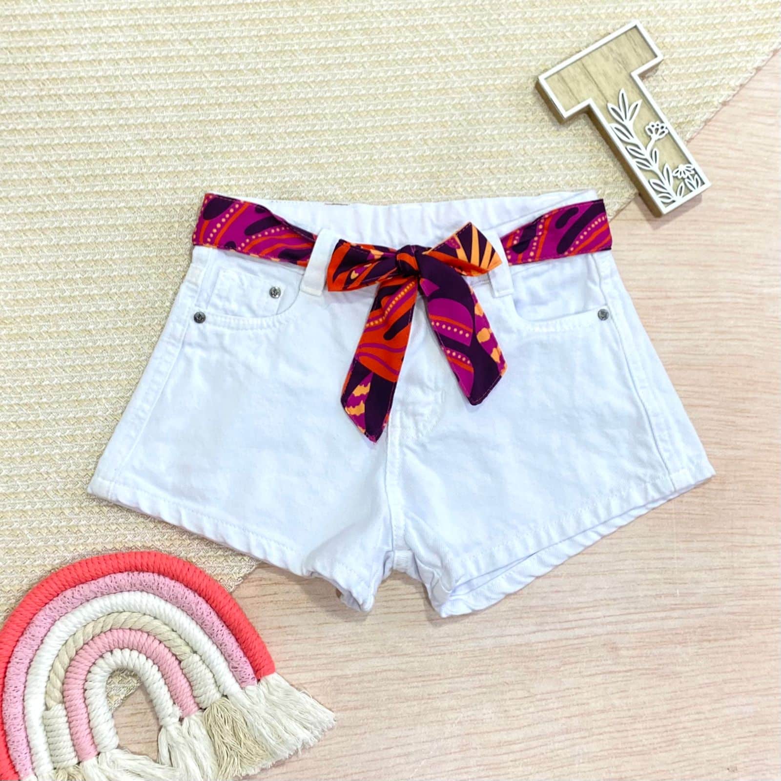 Shorts Cinturon Flores Blanco