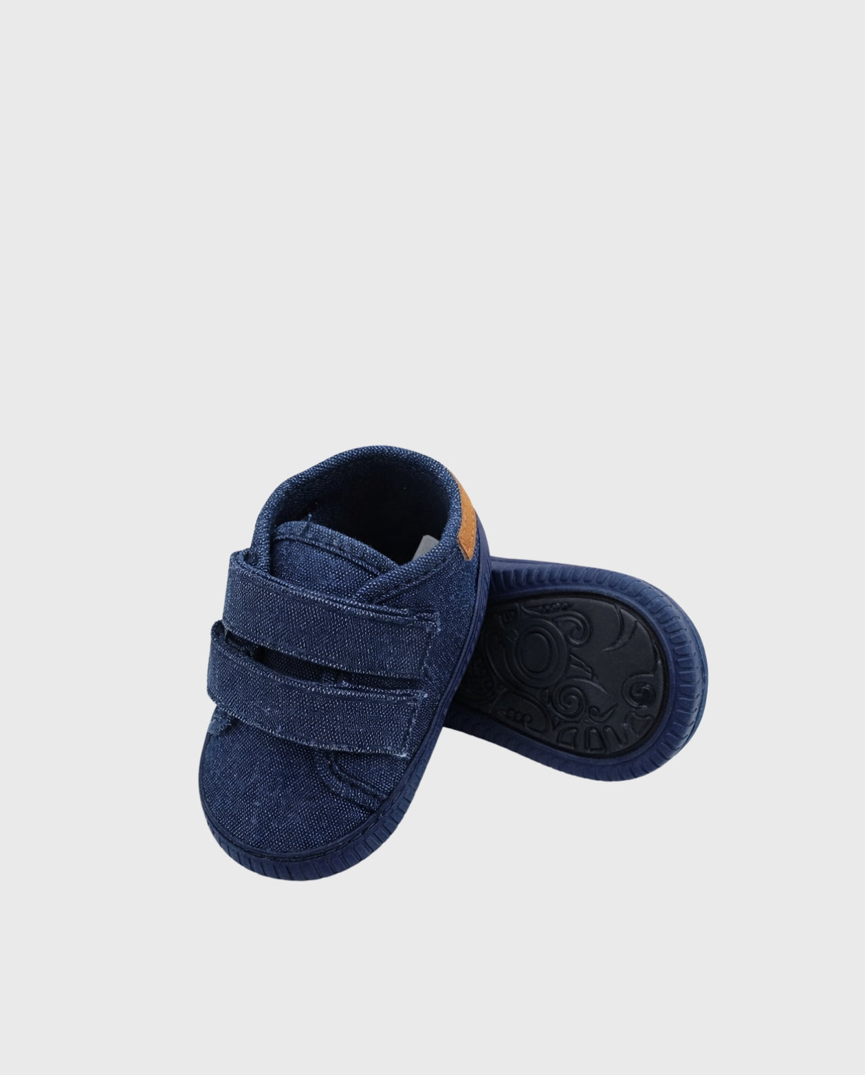 Tenis Velcro Denim Detalle Café suela