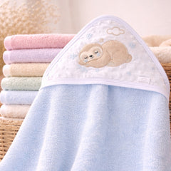 Toalla Con Capota y Babitas Bordado Surtido Azul detalle