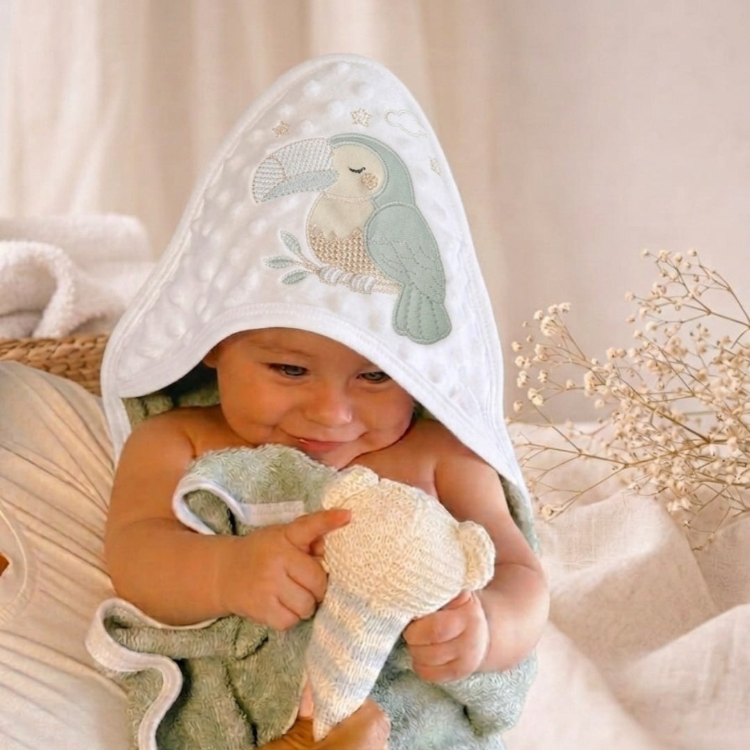 Toalla Con Capota y Babitas Bordado Surtido Verde bebe