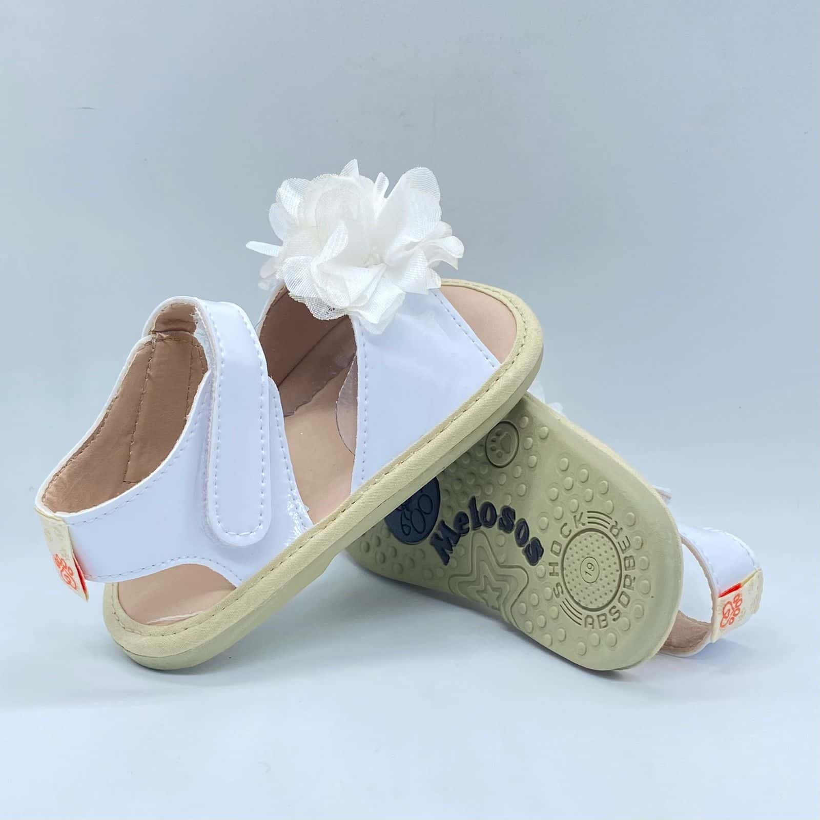 Sandalias Charol Flor Blanca Huellitas Suela