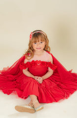 Detalle corazón en escote de vestido rojo