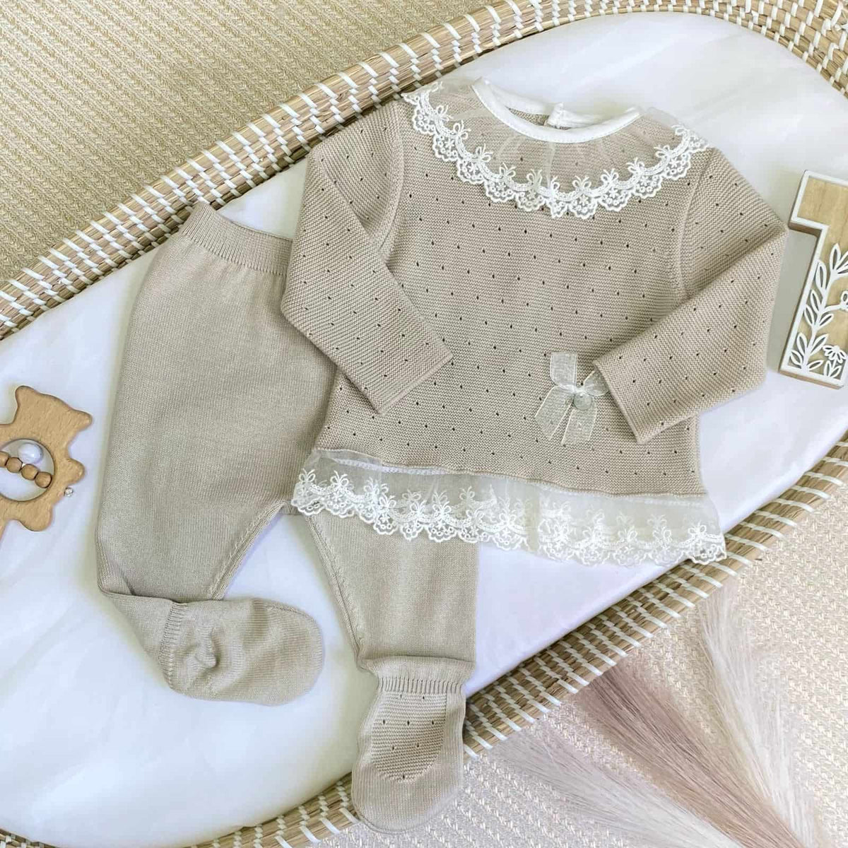 Primer Día Tricot Punto Bordado Beige