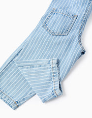 Detalle tirantes ajustables broches metálicos overol bebé