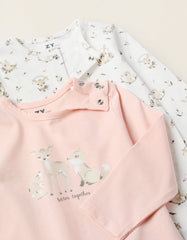 Vista trasera de pijama rosa enterizo para bebé