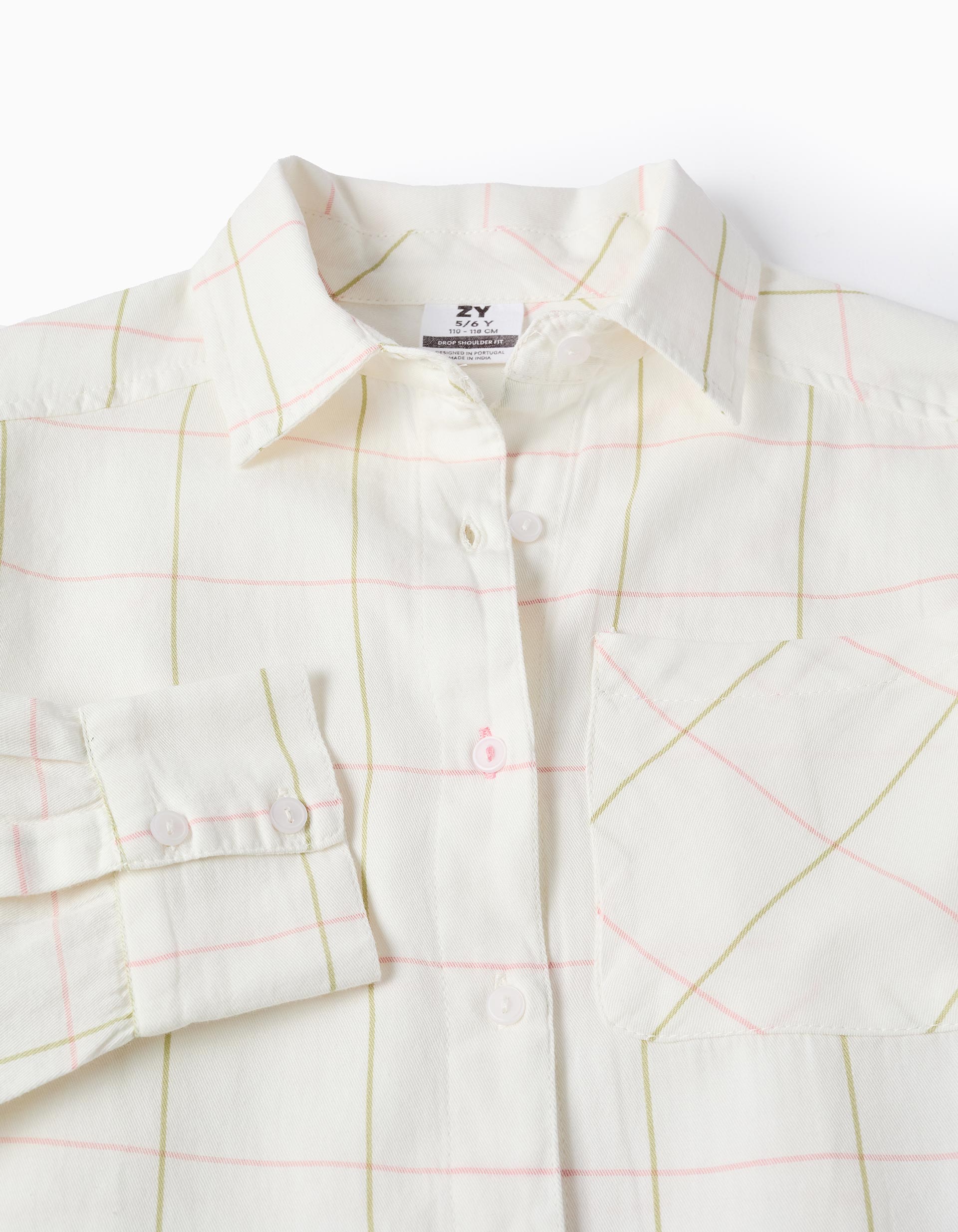 Detalle del tejido con líneas rosa y verde