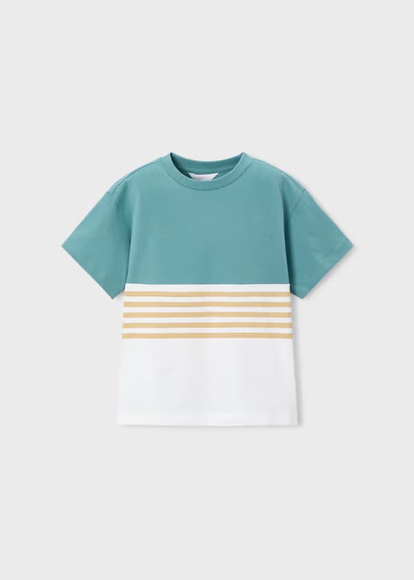Bermuda infantil verde con camiseta rayas