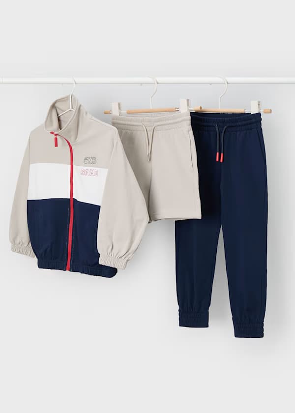 Conjunto infantil gris Mayoral 3 piezas con sudadera y jogger