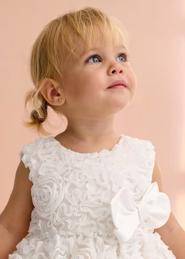 Vestido Tul Relieve Rosas Blanco Abel & Lula modelo detalle
