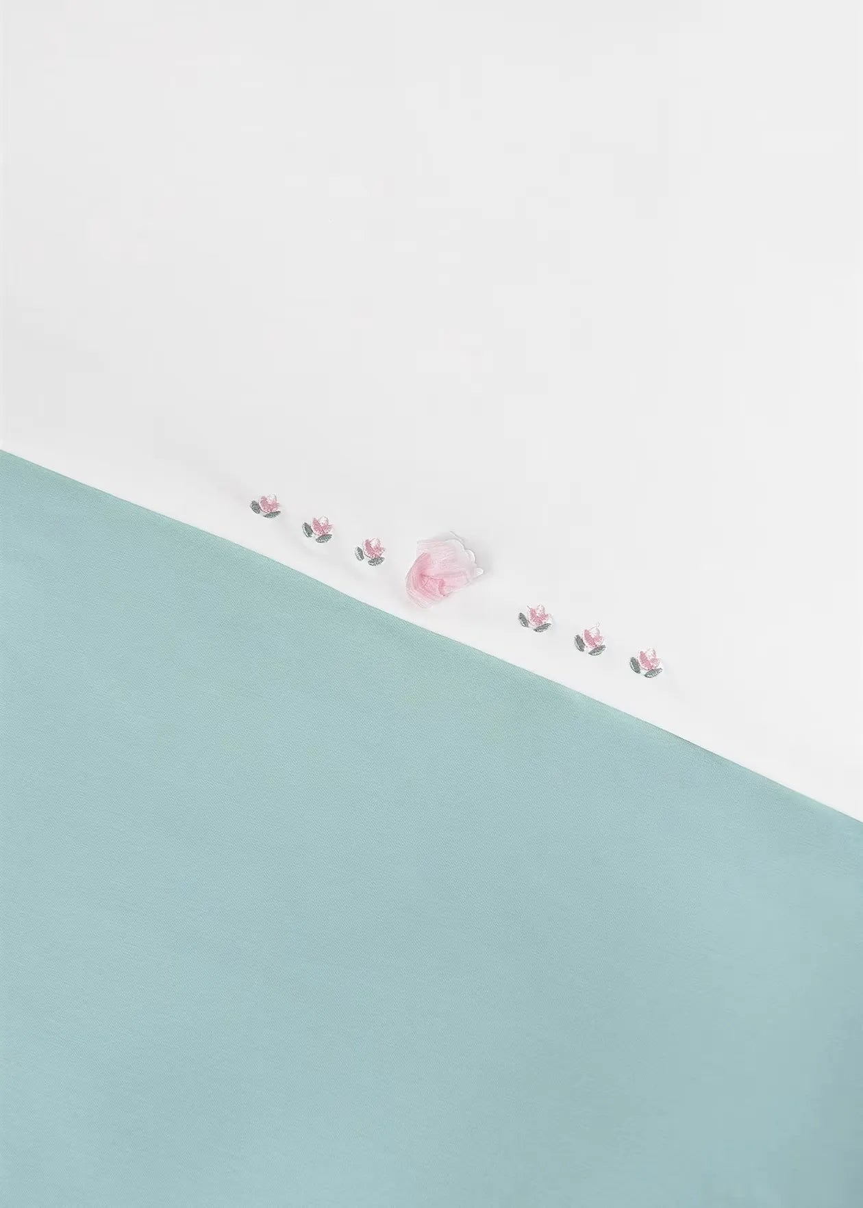 Cobija Algodón Bordado Flores Mayoral Detalle