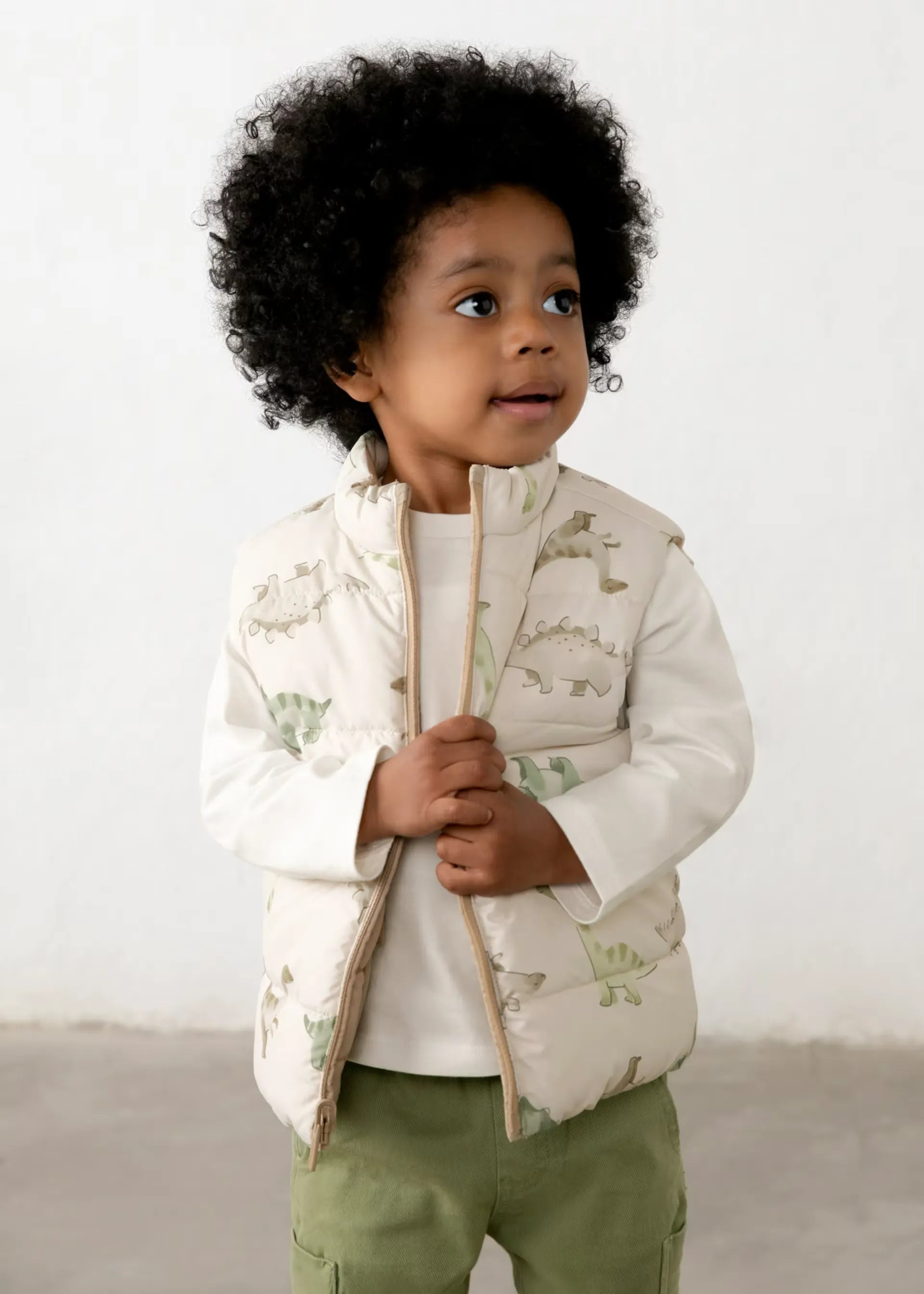 Chaleco Impermeable Doble Faz Dino Beige Mayoral Modelo