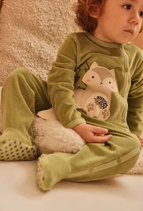 Pijama Enteriza Interactivo Bordado Zorro Verde Boboli modelo