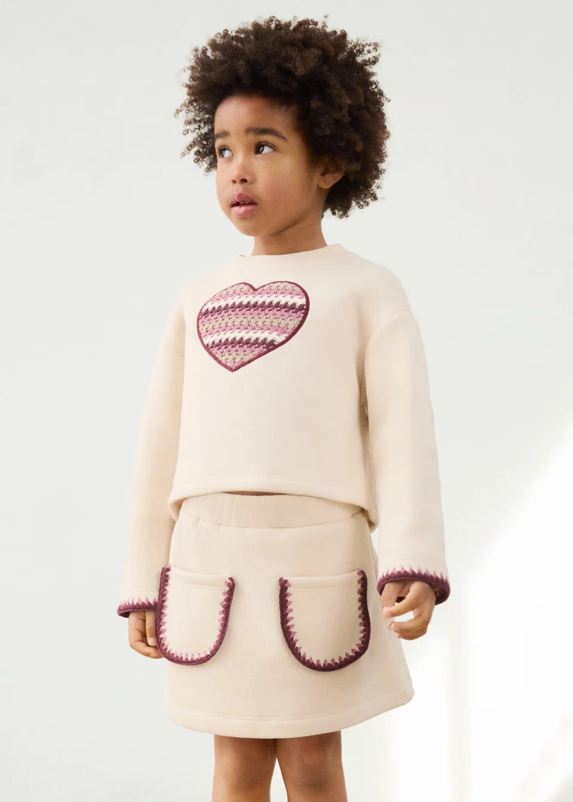 Conjunto Falda Sudadera Bordado Corazón  Mayoral modelo