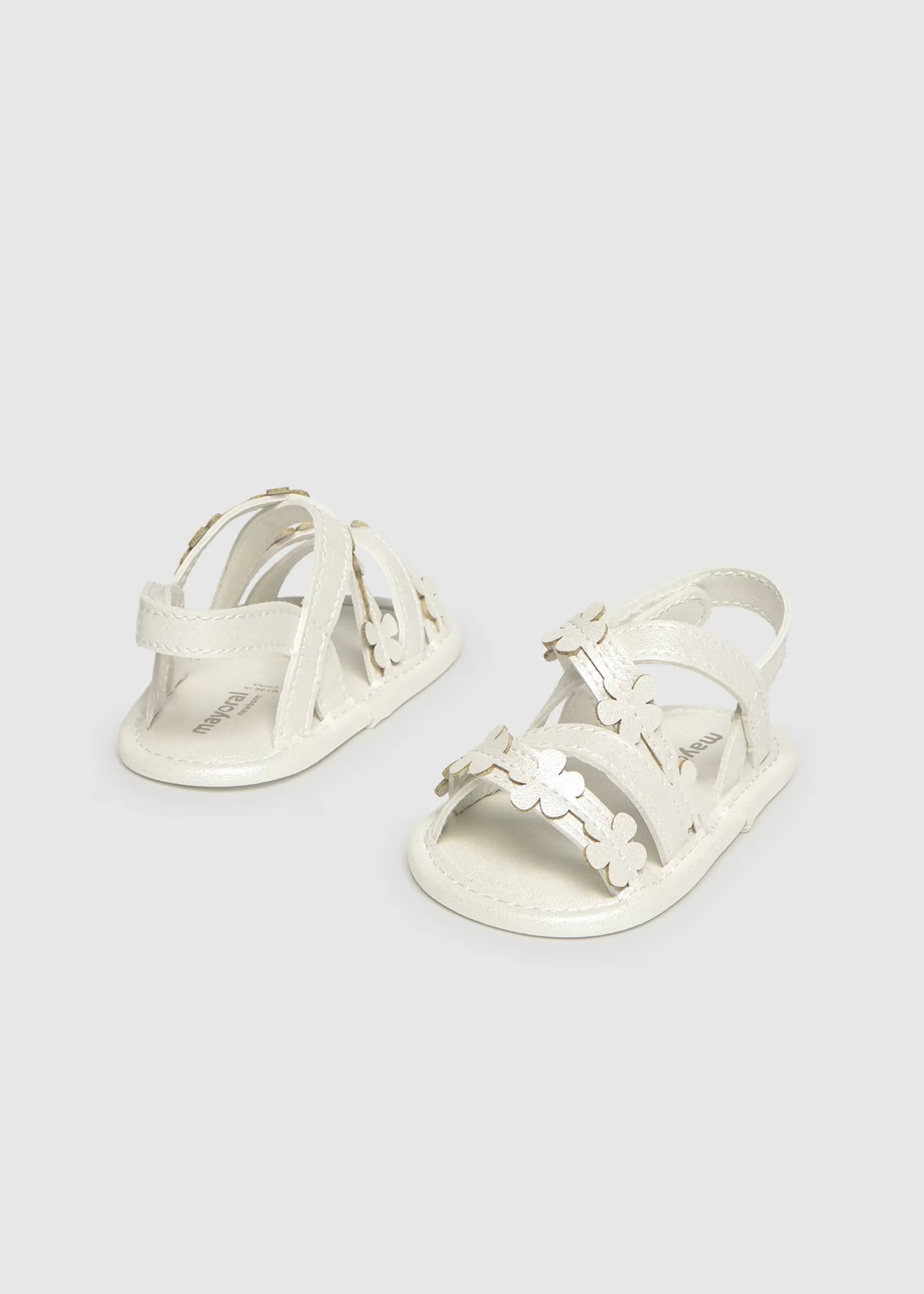 Sandalias sin Suela Flores Blanco Mayoral estilo