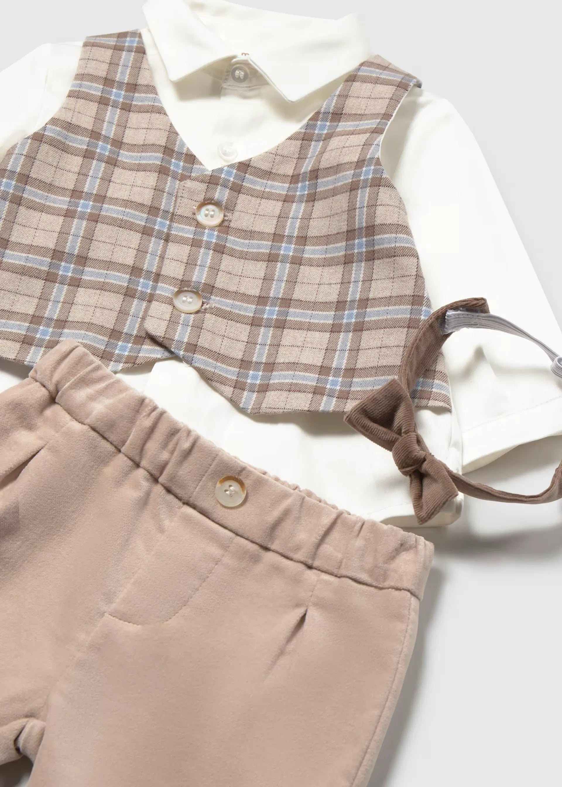 Conjunto Estilo Chaleco Cuadros Café Mayoral Detalle