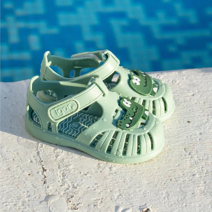 Sandalias Tobby Croco Matcha Verde Igor MODELO