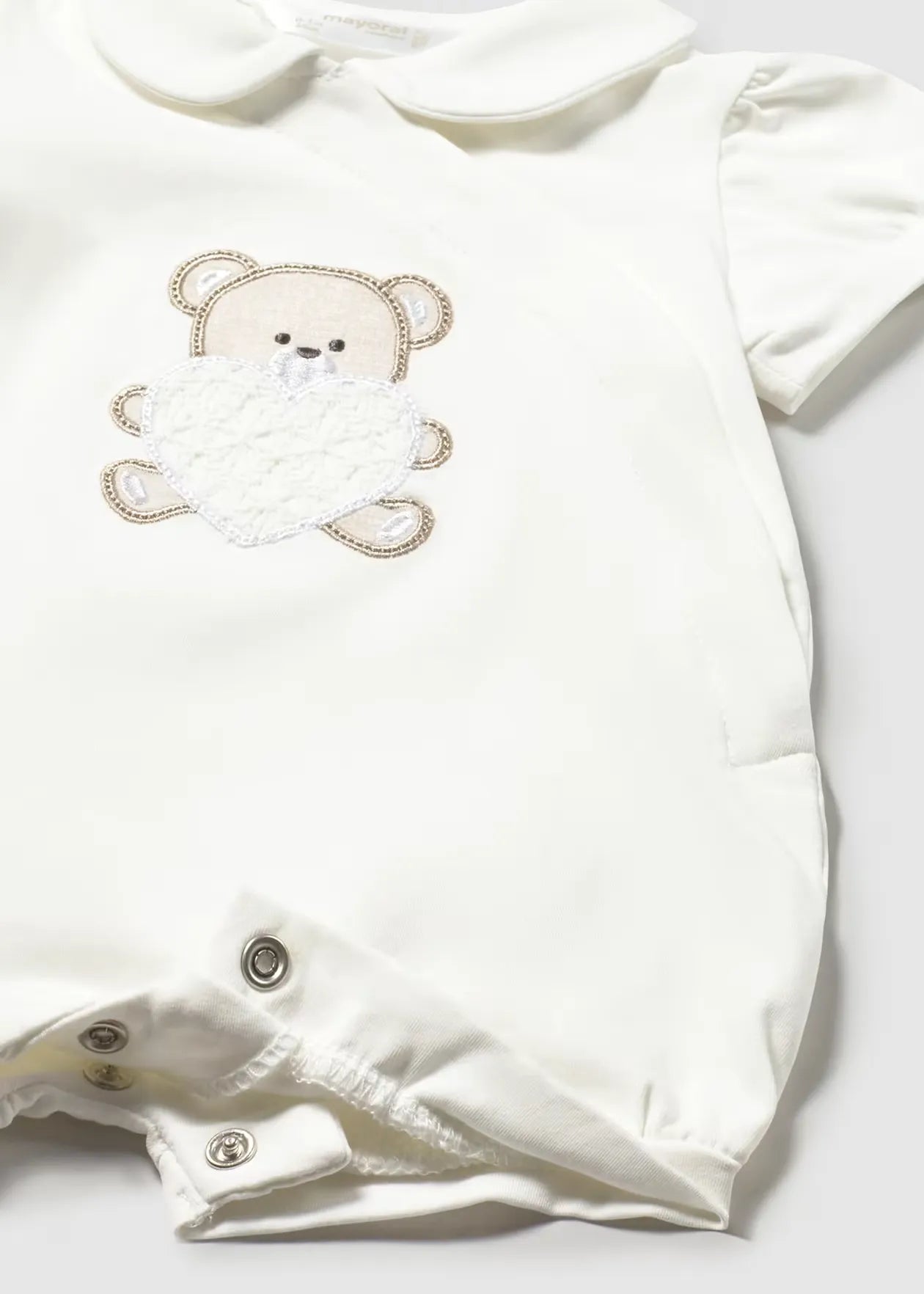 Pelele Cuello Oso Corazon Blanco Mayoral detalle