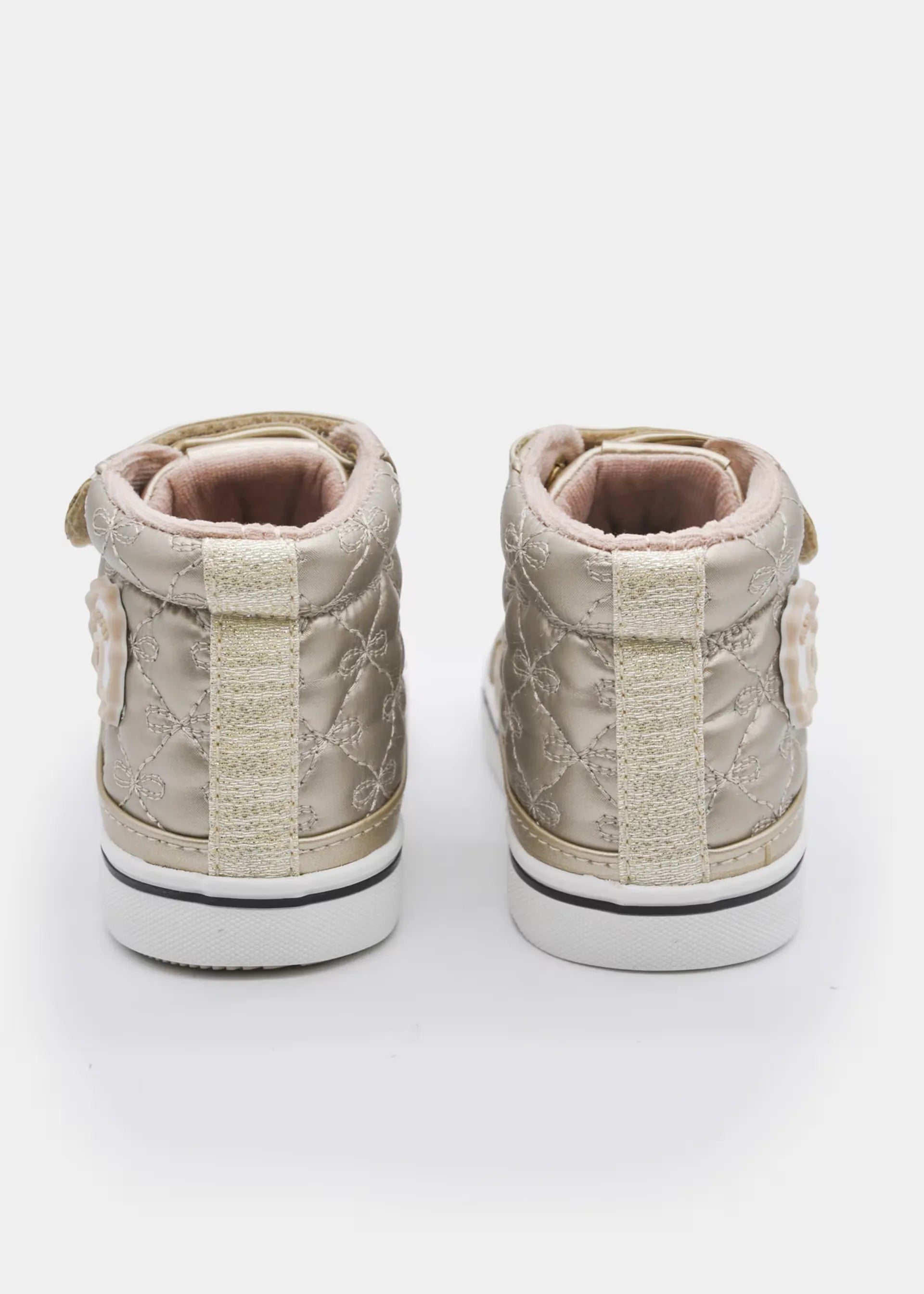 Tenis Botin Acolchado Oro Mayoral Detalle