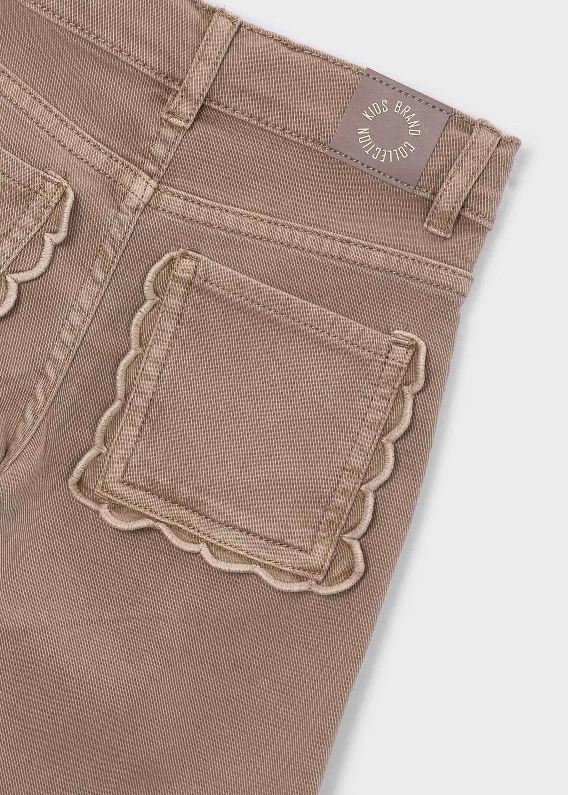 Pantalon Sagra Gofre Café Mayoral Detalle