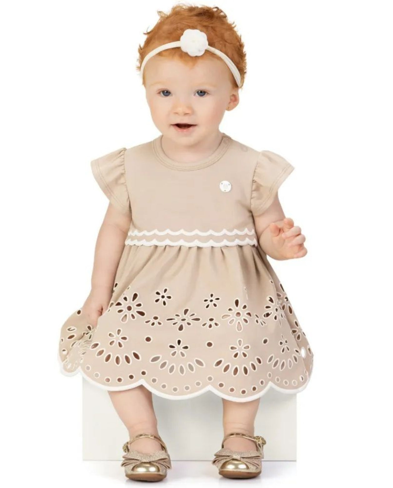 Vestido Detalle Flores Beige Milon modelo