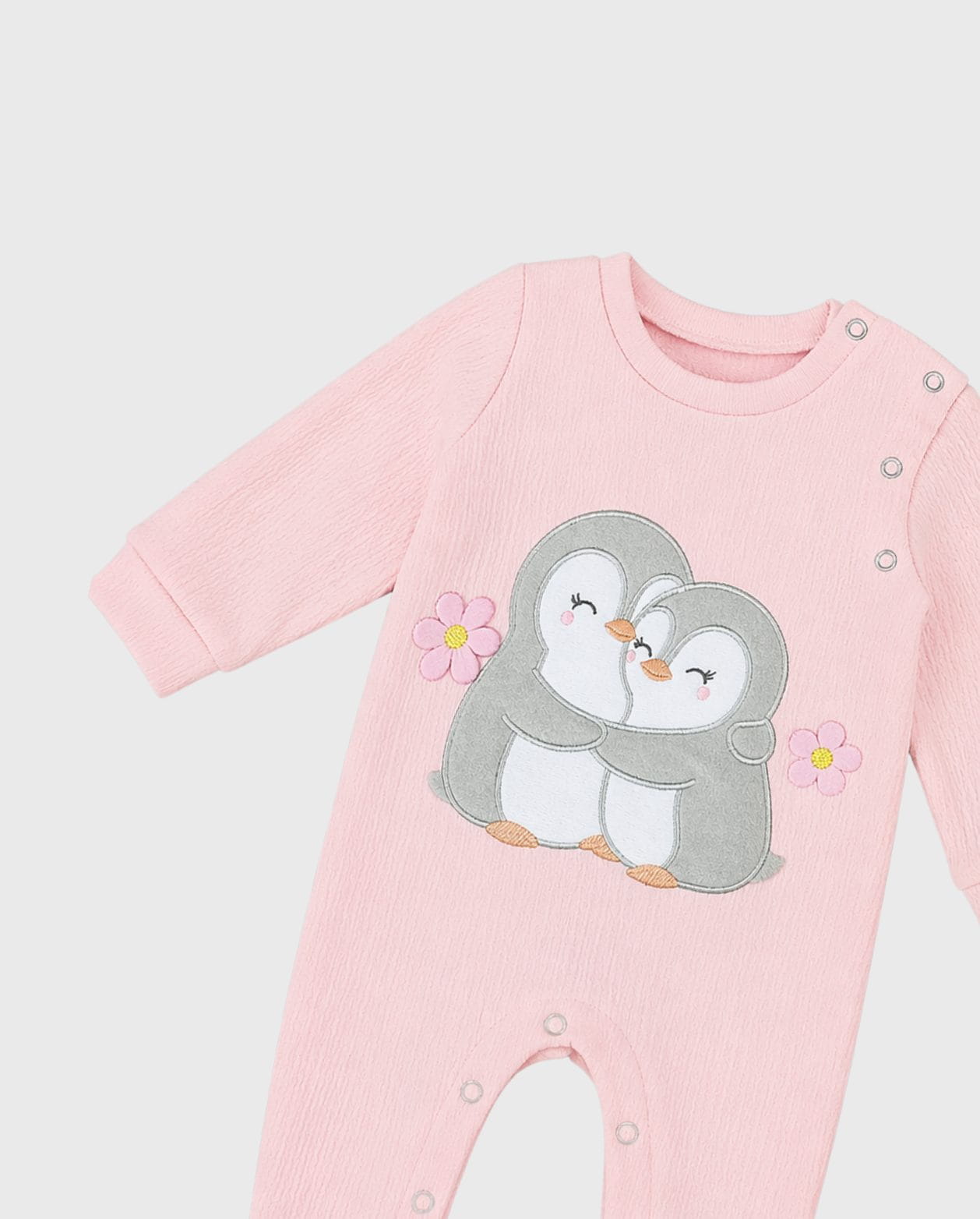 Primer Día Bordado Pingüino Flor Rosa detalle 