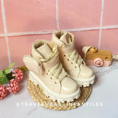 Botas Charol Beige Detalle Monedero