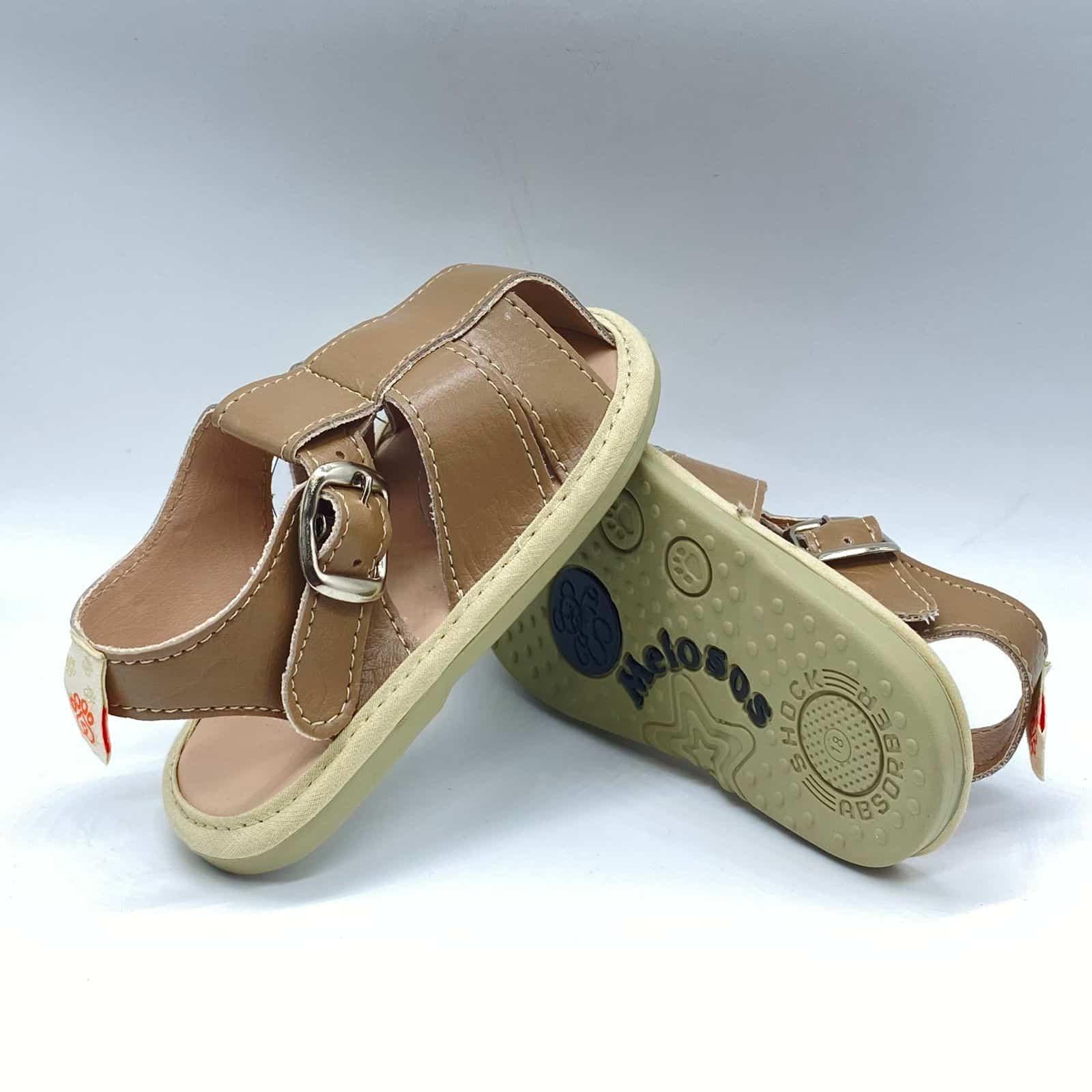 Sandalias Hebilla Café Claro Huellitas Suela