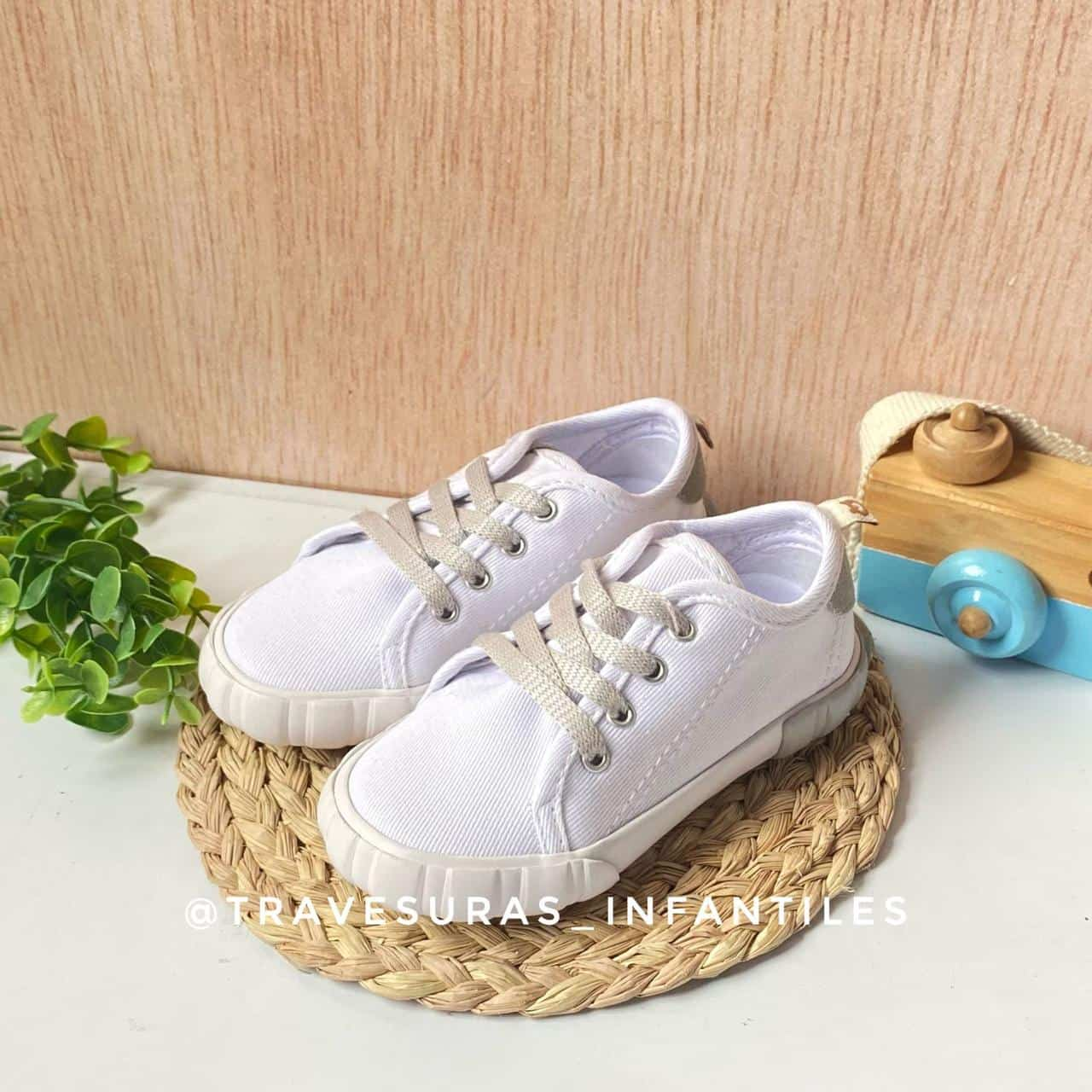 Tenis Blancos Detalle Gris Melosos Cordones