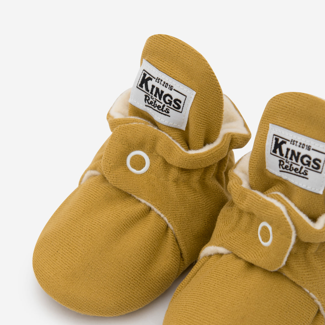 Botas Gamuza Classic Mostaza Kings & Rebels 3M/6M Detalles